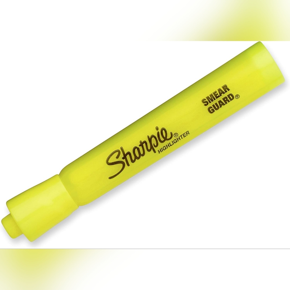 Quick-drying, Odorless, Non-toxic, Chisel Tip, Tank Style Highlighter in Yellow